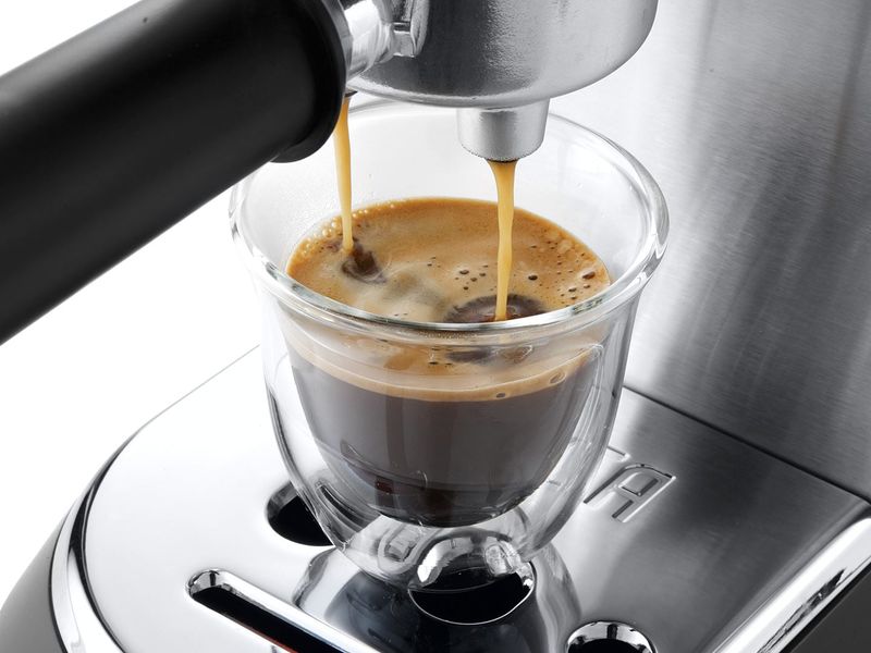 Kolbowy Ekspres DeLonghi Dedica EC685.M zdjęcie 6