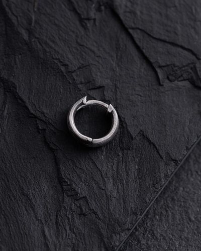 Srebrny kolczyk THE HOOP na Arena.pl