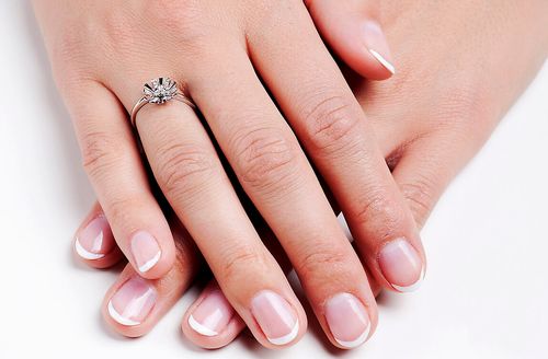 pierścionek kwiatek z diamentem białe złoto 585 na Arena.pl