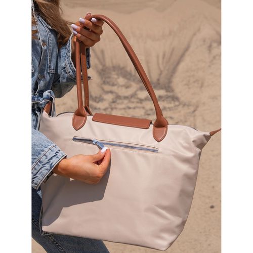 beżowa shopperka damska wykonana z poliestru, zawieszona na Arena.pl