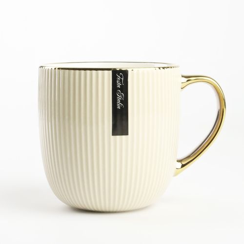 PORCELANOWY KUBEK NA KAWĘ HERBATĘ BEŻOWY ZDOBIONY ZE ZŁOTYM UCHEM 400ML na Arena.pl