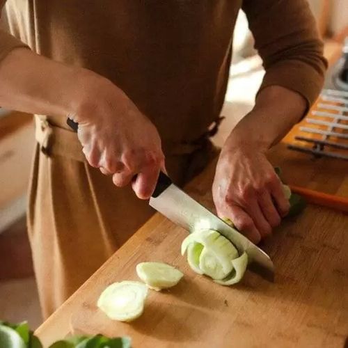FISKARS NÓŻ TYPU SANTOKU DO SIEKANIA 1057536 na Arena.pl