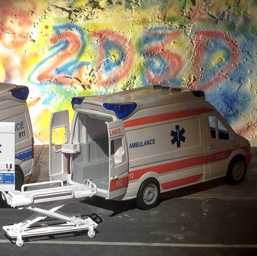 Auto Karetka Pogotowia Ambulans Bus Napęd Dźwięki Otwierane Drzwi z noszami na Arena.pl