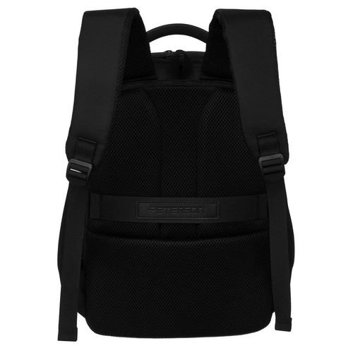 plecak podróżny w czarnym kolorze zawieszony na regulowanych szelkach na Arena.pl