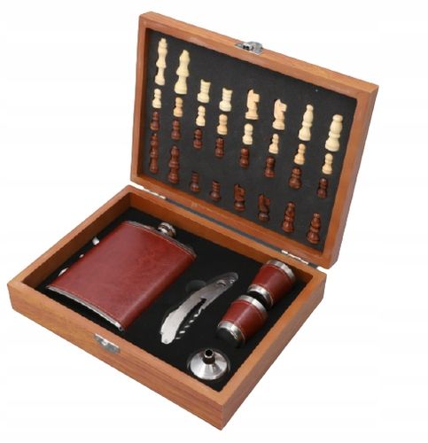 Piersiówka z Kieliszkami Pokryta Skórą Lejkiem Szachami i Nożem Kelnerskim na Arena.pl