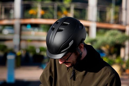 Kask Met CORSO rozmiar M czarny na Arena.pl