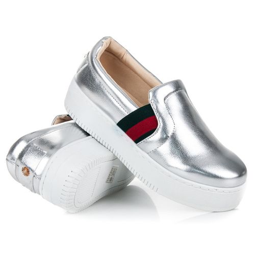 Slipony na platformie r.41 na Arena.pl