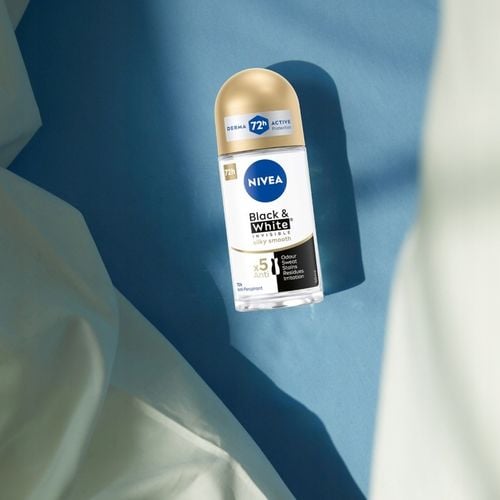 NIVEA Black&White Invisible Silky Smooth Antyperspirant roll-on 4 x 50 ml na Arena.pl