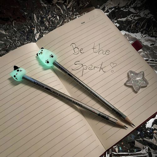 Ołówek Z Figurką Świecącą W Ciemn. Kidea A"24 4222 na Arena.pl