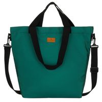 duża, ciemnozielona shopperka damska z poliestru, zawieszona na uchwytach