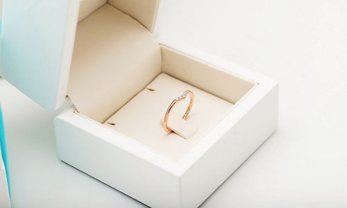 pierścionek z różowego złota z diamentami na Arena.pl