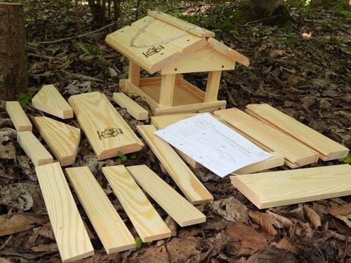 Karmnik dla ptaków do samodzielnego montażu – solidny, drewniany na Arena.pl