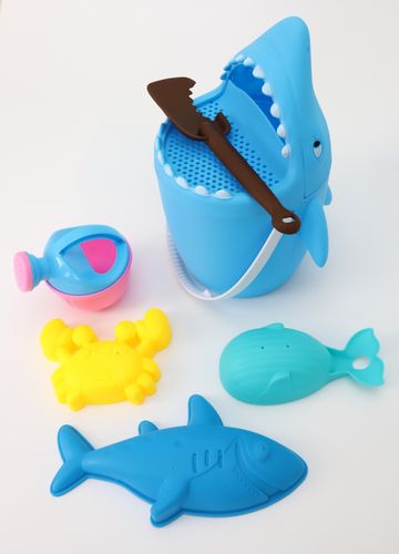 wiaderko do piaskownicy z zabawkami Rekin na Arena.pl