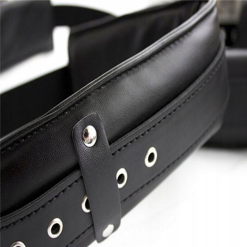 SKÓRZANA UPRZĄŻ DO SEKSU PODTRZYMUJE UDA na Arena.pl