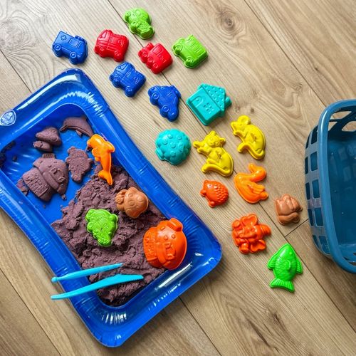 WOOPIE Piasek Kinetyczny 0,8 kg Zestaw w Koszyku z Foremkami + / na Arena.pl