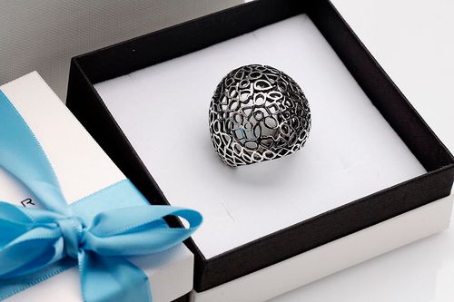 srebrny dostojny ażurowy pierścionek na Arena.pl