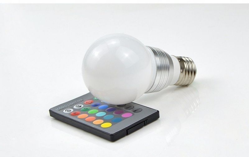 ŻARÓWKA DIODOWA LED RGB 7W/E27 16 KOLORÓW + PILOT zdjęcie 1