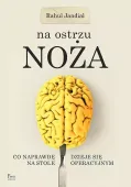 Na ostrzu noża