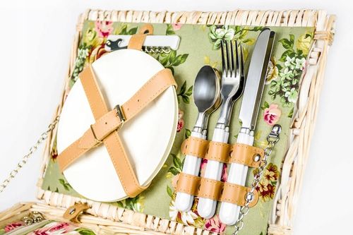 Kosz piknikowy z wikliny termotorba sztućce dla 2 osób praktyczny prezent na Arena.pl