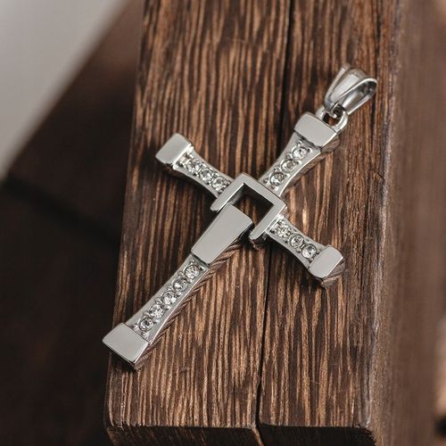 Naszyjnik krzyżyk Vin Diesel Toretto zawieszka stal chirurgiczna BLINGART na Arena.pl