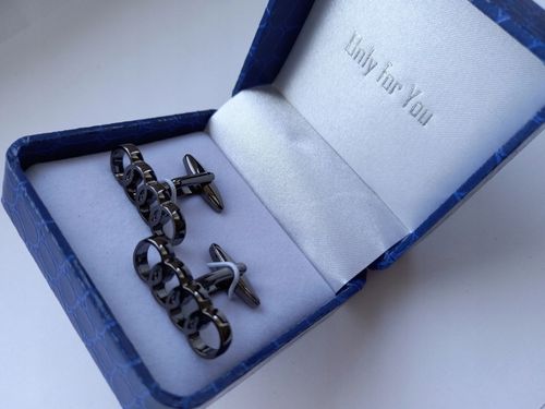 Tytanowe spinki do mankietów EXC dla miłośnika Audi RS + gratis szkatułka na Arena.pl