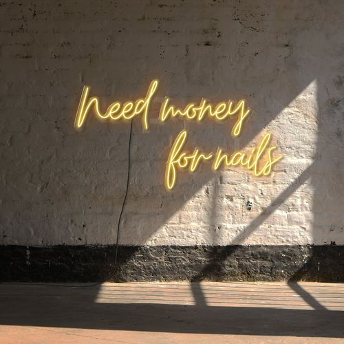Napis LED Need Money For Nails na Arena.pl