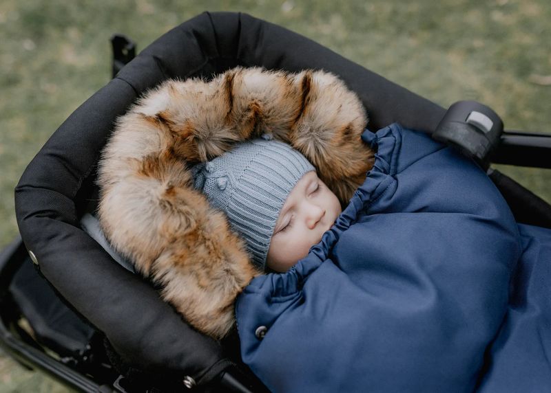 Śpiworek z futerkiem do wózka granatowy + torba + pokrowiec STARKY zdjęcie 12