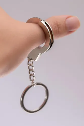 Brelok Kajdanki - Prezent dla Policjanta na Arena.pl