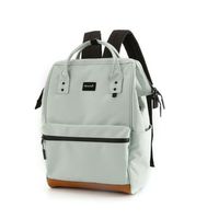 miętowy, pojemny plecak damski zawieszony na regulowanych szelkach