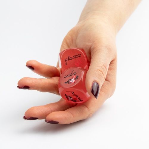 Kości miłości świecące w ciemności do gry wstępnej na Arena.pl