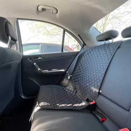 Mata pod fotelik samochodowy - pikowana wodoodporna czarna na Arena.pl