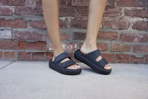 Damskie Lekkie Buty Klapki Crocs Brooklyn Luxe 209586 Sandal 38-39 na Arena.pl