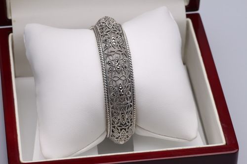 srebrna ażurowa bransoletka typu bangle z markazytami - 18cm - bdm2867 na Arena.pl