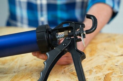 Pistolet wyciskacz do silikonu mas uszczelniacza klejów 600ml MOCNY na Arena.pl