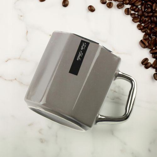 PORCELANOWY KUBEK NA KAWĘ HERBATĘ CIEMNY SZARY Z SREBRNYM UCHEM 370 ML na Arena.pl