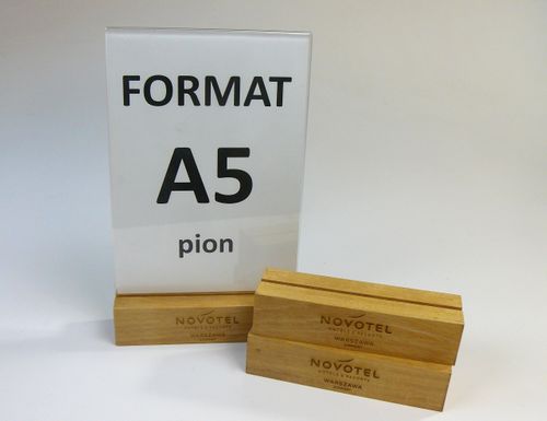 stojak na menu ulotkę plexi + drewniana podstawka z grawerem A5 10 szt na Arena.pl