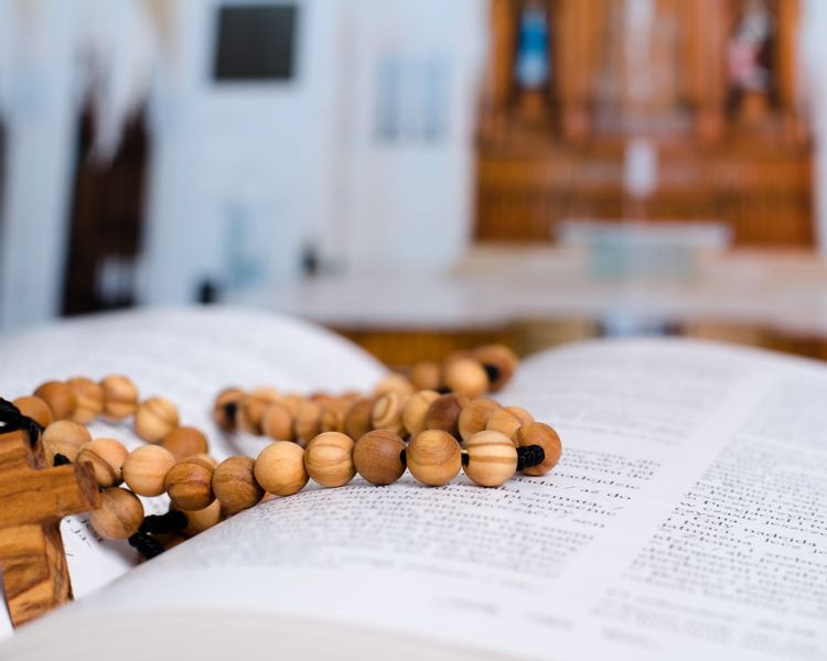 Różaniec z drewna oliwnego RT-22 zdjęcie 4