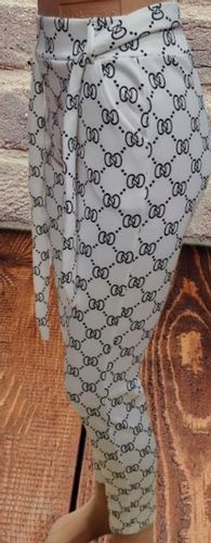 SPODNIE ELASTYCZNE Z KIESZENIAMI ozdobnym PASKIEM jasne z wzorkiem S/M na Arena.pl