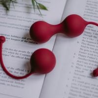 kuleczki do stymulacji pochwy z ciężarkami, 2 szt. silikonowe.