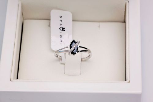 pierścionek z białego złota z szafirem i brylantami na Arena.pl