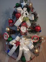 CHOINKA mała DLA DZIECKA z dekoracją ubrana z lampkami 50 cm KOLOROWA