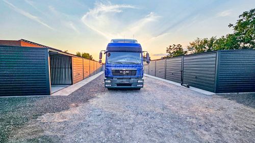 Rząd garaży 24x5m + wiata 2m - 8x brama uchylna dach spad w przód GP488 na Arena.pl