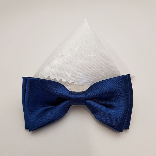 KOMUNIJNA GRANATOWA MUCHA Z BIAŁĄ POSZETKĄ W POŁYSKU zdjęcie 4