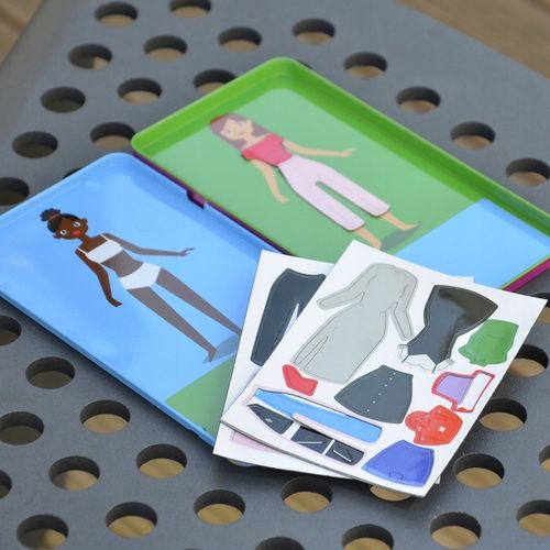 Podróżna gra Magnetyczna The Purple Cow - Ubieranki, Stroje, Magnesy na Arena.pl