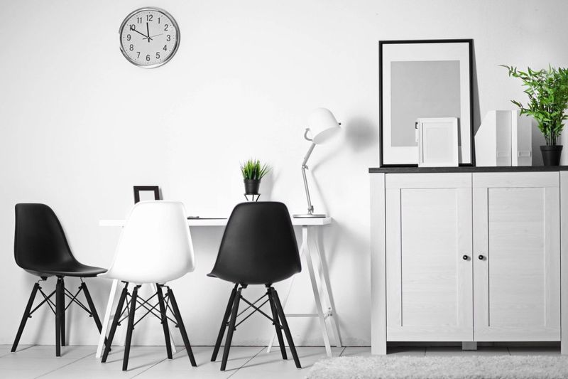 Krzesło plastikowe Milano Black DSW czarne zdjęcie 3