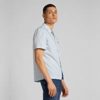 MĘSKA KOSZULA MATERIAŁOWA LEE SS RESORT SHIRT SKYWAY BLUE L67PKWQL M