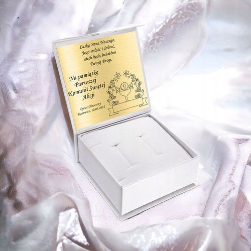 PUDEŁKO PAMIĄTKA PIERWSZEJ KOMUNII KOMUNIĘ GRAWER na Arena.pl
