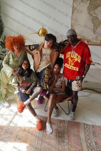 Crocs Damskie Wygodne Lekkie Buty Chodaki Klapki Caged 211141 Clog 38-39 na Arena.pl