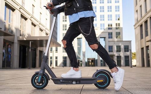 Hulajnoga elektryczna Motus Scooty 2022 wspornik zasięg do 60 km 700W na Arena.pl