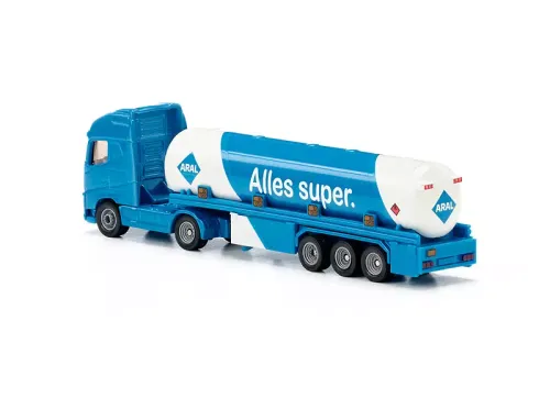 Ciągnik samochodowy z cysterną na Arena.pl